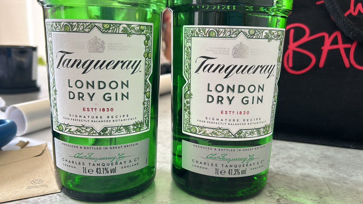 RobboRobbins1's tweet image. Gin connoisseurs, why would two exact same gin bottles have a different alcohol strength? @tanquerayusa ?? 🤷‍♂️