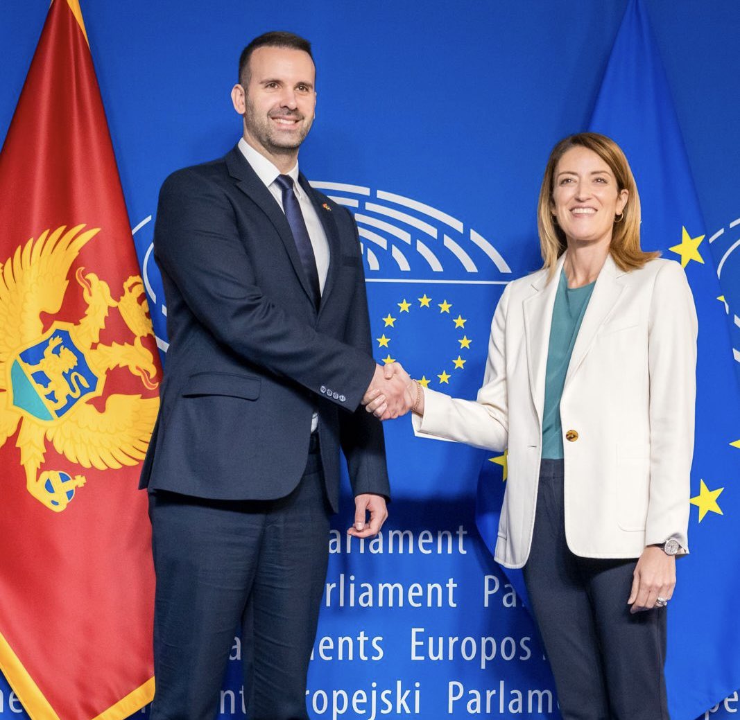 Roberta Metsola (@ep_president) on Twitter photo Good to welcome Montenegro’s Prime Minister <a href="/MickeySpajic/">Milojko Spajić</a> to the House of Democracy.
I congratulated him on the country's significant progress on its EU path.
With enlargement being our strongest geopolitical tool, <a href="/Europarl_EN/">European Parliament</a> supports Montenegro every step of the way 🇪🇺🇲🇪 Good to welcome Montenegro’s Prime Minister <a href="/MickeySpajic/">Milojko Spajić</a> to the House of Democracy.
I congratulated him on the country's significant progress on its EU path.
With enlargement being our strongest geopolitical tool, <a href="/Europarl_EN/">European Parliament</a> supports Montenegro every step of the way 🇪🇺🇲🇪