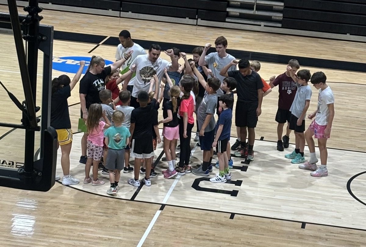 Had a great time at our kids camp this week at the Dog House! It was awesome having our campers on campus and spending time with us! 

Cant wait for round two in July!

#TooLiveU | #PupsUp