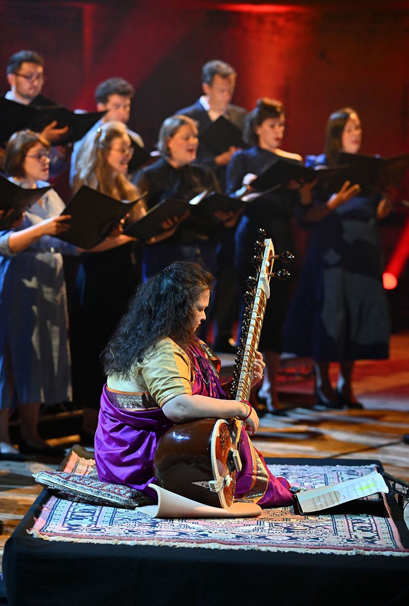 📸: BBC Ten Pieces, BBC copyright - Mark Allan 
Sneak peek from earlier with the brilliant <a href="/BBCSingers/">BBC Singers</a>, and conductor Ellie Slorach at @yourallypally. 
The film will be released in the Autumn 2024 as part of an educational resource for classical music, #BBCTenPieces.