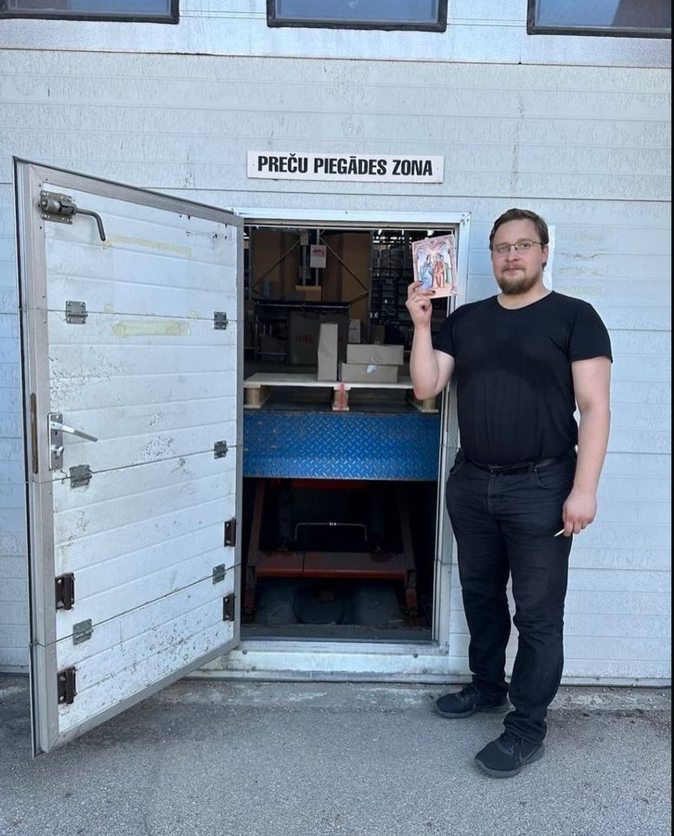 Uzmanību! Uzmanību!
Jums ir pienākusi paciņa!
Jaunākā Strāva no šodienas pieejama "Roberts books" un "Neputns" , bet  no nākamās nedēļas arī grāmatnīcās <a href="/JanisRoze/">JĀNIS ROZE</a>