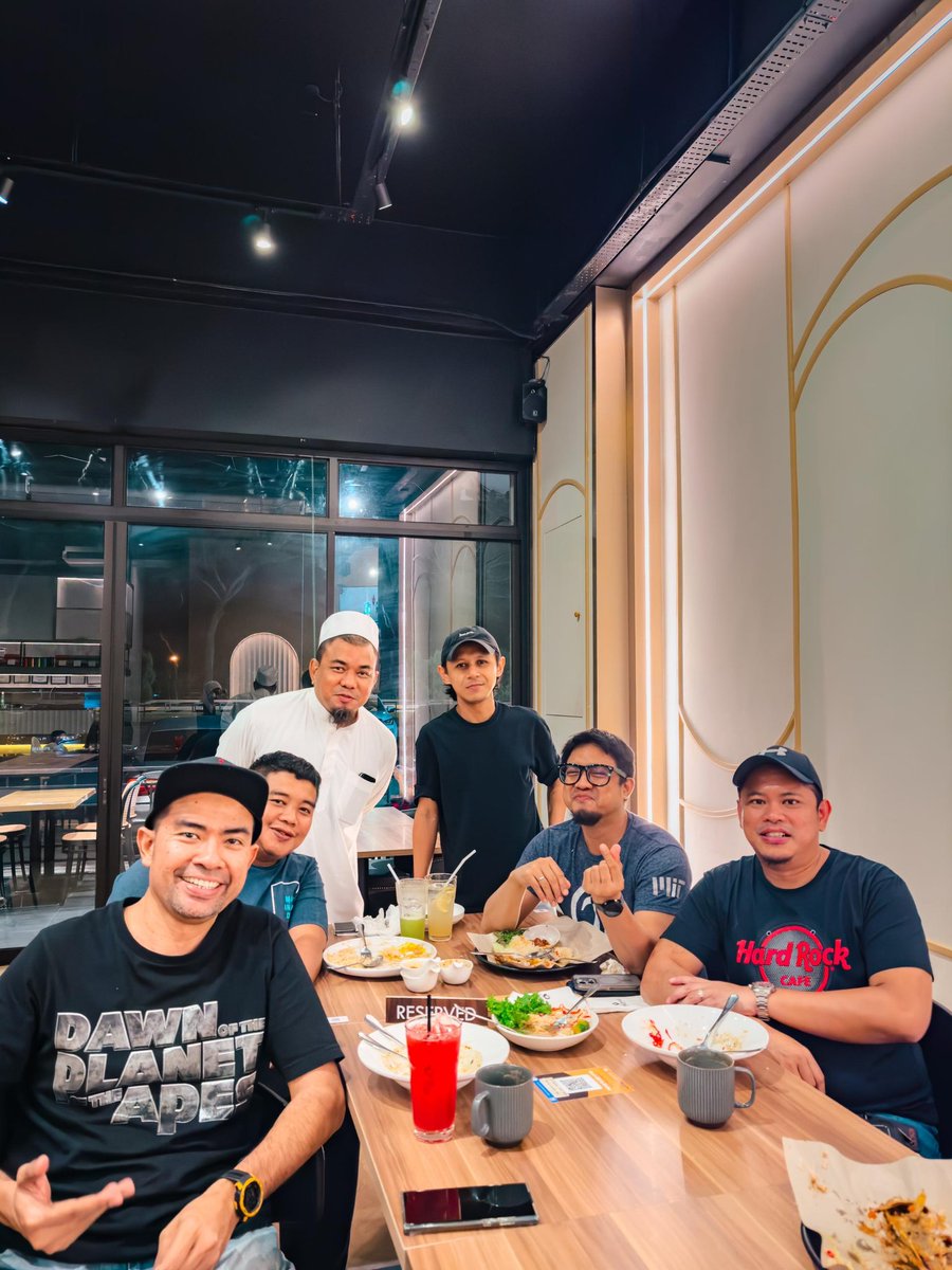 noormsmy's tweet photo. Lepak dgn catch up sama member lama https://t.co/CQw2gn03z3