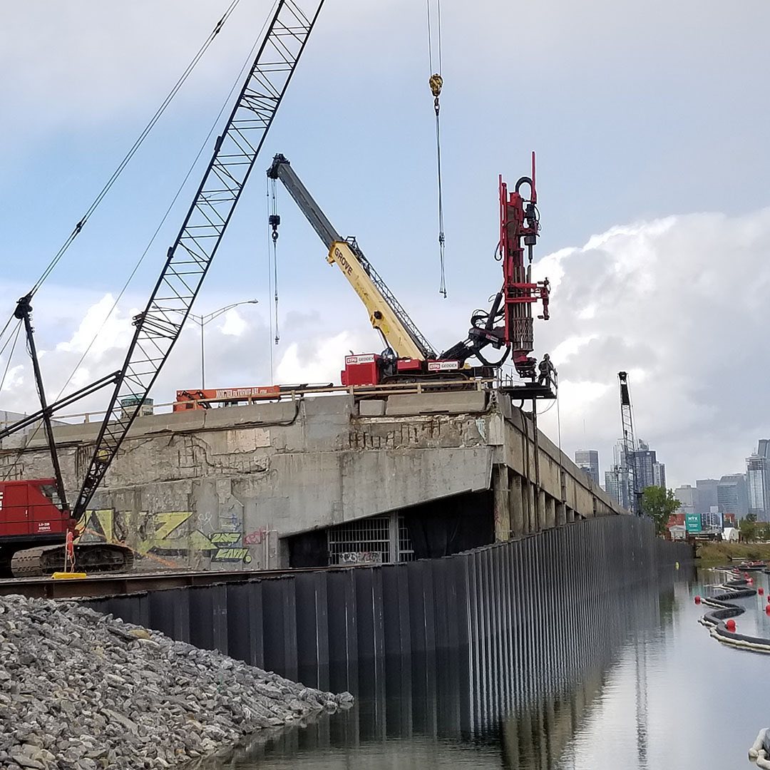 buckmag's tweet photo. As with most canals and wetlands, erosion is often a problem and retaining walls need to be built to keep the water in place and protect the surrounding areas from runoff and flooding. 
Credit: @NucorSkyline 
#Pilebuck #EandCmedia #nucorskyline #Pipepiles #sheetpiles https://t.co/iAx6TyYjnG