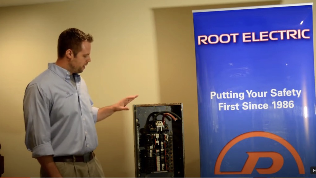 RootElectric's tweet photo. 🏠Not sure if you need a subpanel or a main panel upgrade? Consider electrical load, panel space, cost, convenience, expansion, and safety. Consult a licensed electrician: https://t.co/otU75pPq0s #HomeElectrical  #SubpanelVsMainPanel #PanelUpgrade #LicensedElectrician https://t.co/eCE3ywIw18