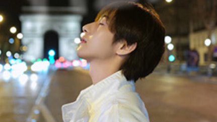 renjuns323's tweet image. renjun in Paris by jaemin 📸 🥹