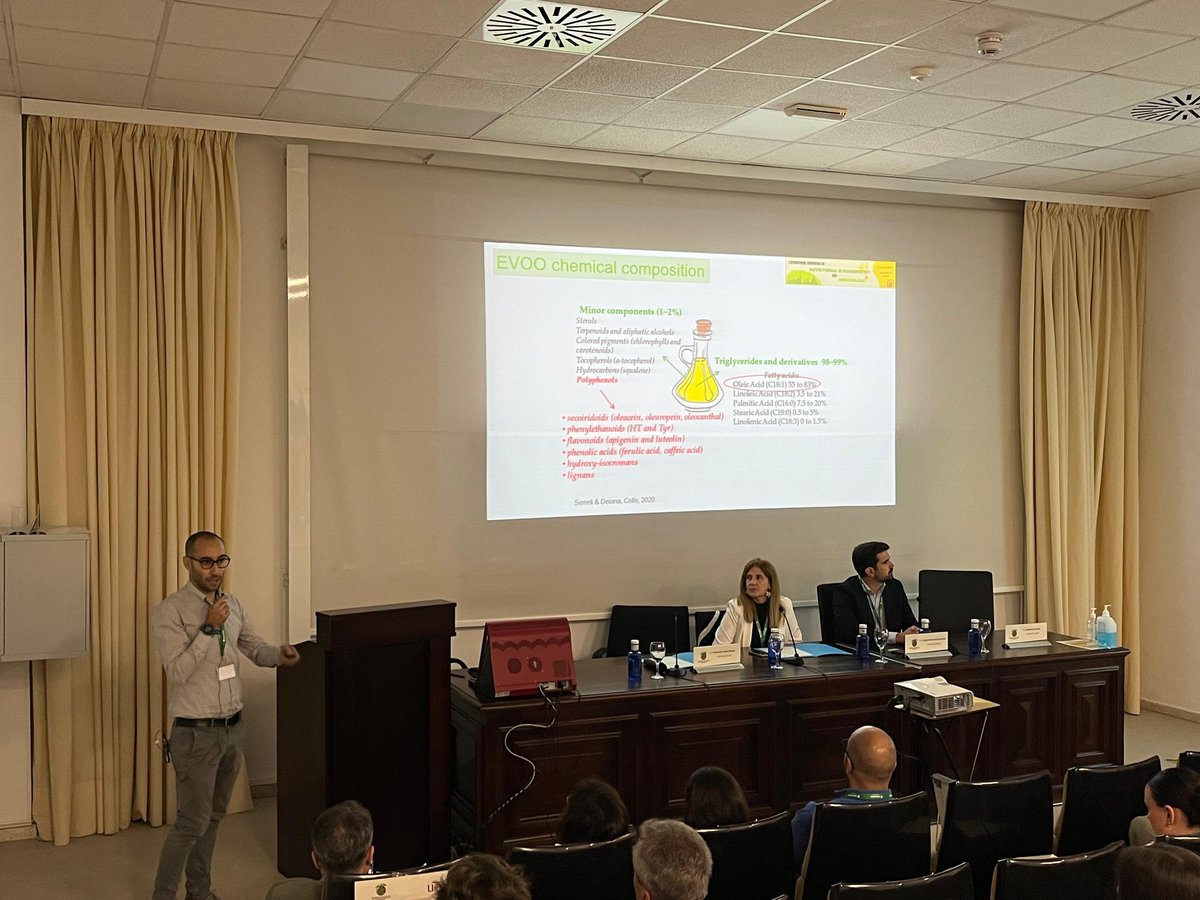 #INCONUBI today's lecture in Sevilla 🔬🫒
Thank you again <a href="/frivero_/">Fernando Rivero Pino</a> and <a href="/sergiomdelapaz/">Sergio Montserrat de la Paz</a> 🍺