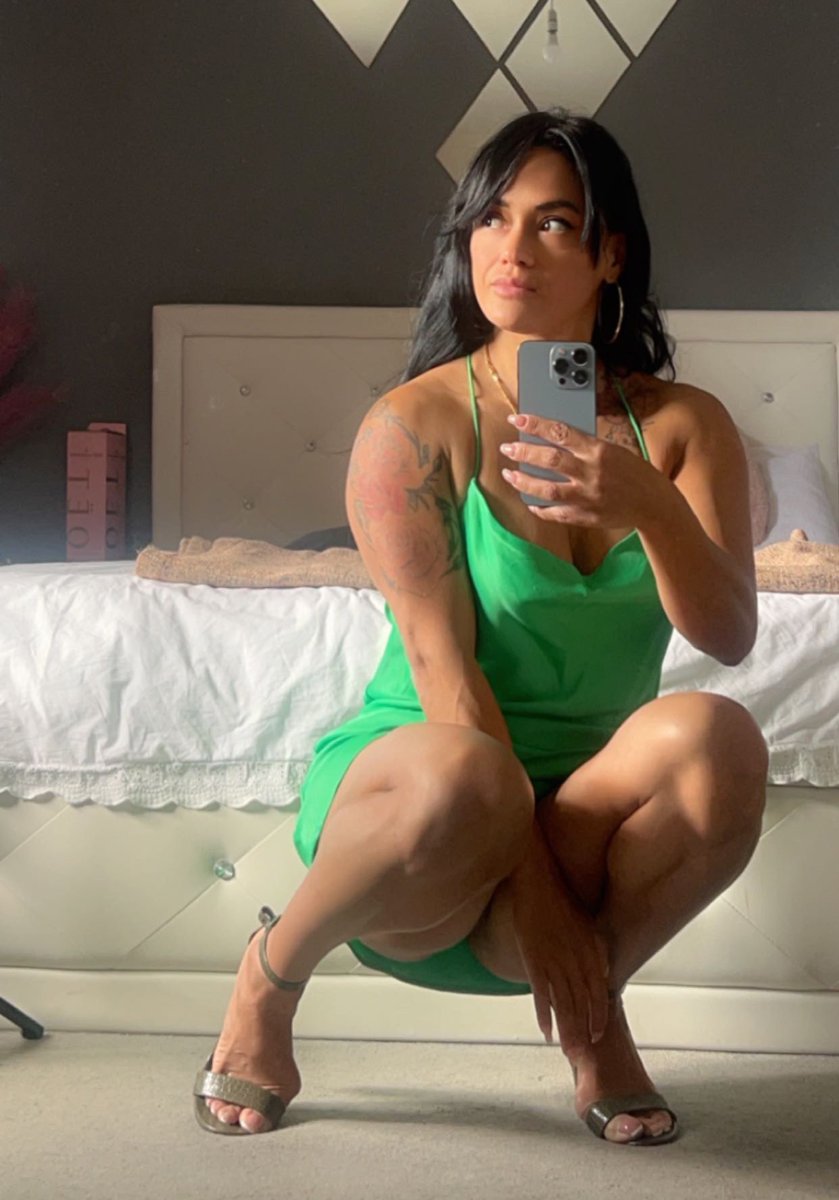 Rosefloress87's tweet photo. Anyone in the mood to serve a beautiful muscle Goddess? 💁🏻‍♀️

Findom paypig dominatrix slave bdsm financial mistress human atm feet heels kink toes https://t.co/FmHK8om76H