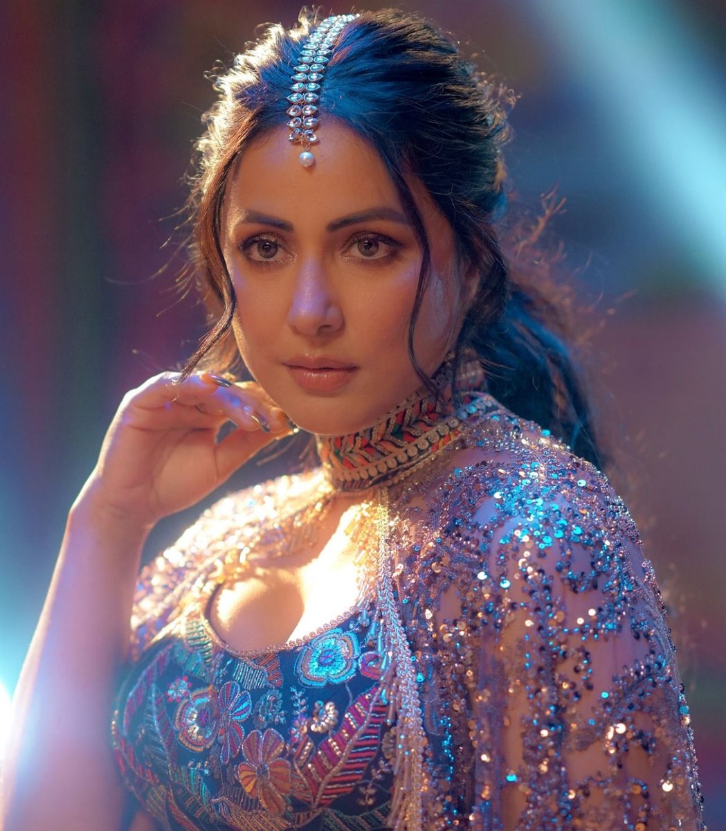 Sending lots of blessings to <a href="/eyehinakhan/">Hina Khan</a> - WE ALL LOVE YOU and are praying for your speedy recovery. You are an unbreakable queen and will emerge from this cancer battle stronger ❤️

#HinaKhan #hinaholics