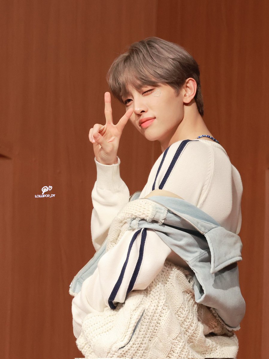 lollipop_dy0218's tweet photo. 🍭240420 디어마이뮤즈 팬사인회

큐티섹시앙큼폭스의 의인화🦊

#이협 #협 #leehyeop #hyeop #드리핀 #DRIPPIN https://t.co/sVjmhLDqwc