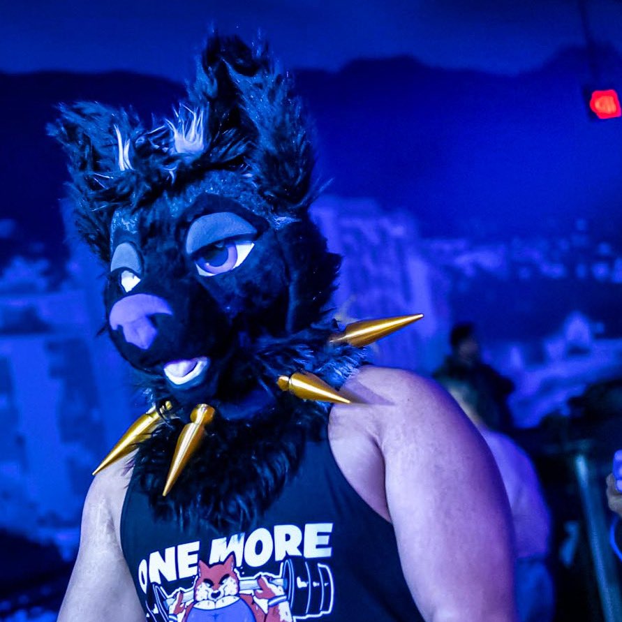 808FursHI's tweet photo. We threw a rave and awesome people showed up 🪄
#808FursHI #808Furs #808FurryEvents #Oahu #Furry #FursuitFriday https://t.co/LZntnpRYKZ