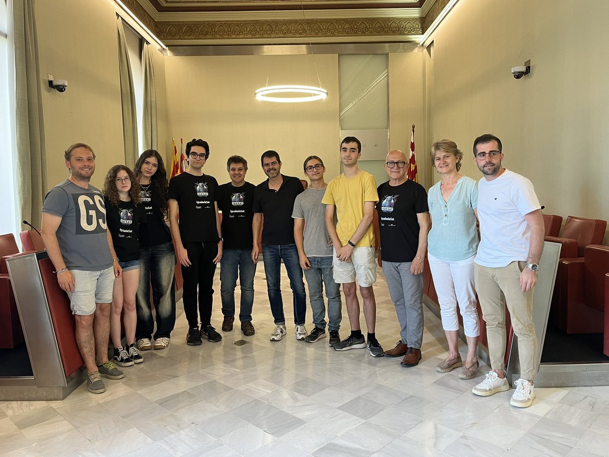 És un orgull haver rebut avui, acompanyat de regidor <a href="/camps_oviedo/">Pere Camps Oviedo</a> , als alumnes de l'equip <a href="/igdsat/">IgdSat</a> de l'<a href="/epiaigualada/">Escola Pia Igualada</a> guanyadors de la final catalana del concurs #CanSat i finalistes a la final espanyola. 
Heu fet un treball extraordinari, mostra del talent, esforç de l'equip.