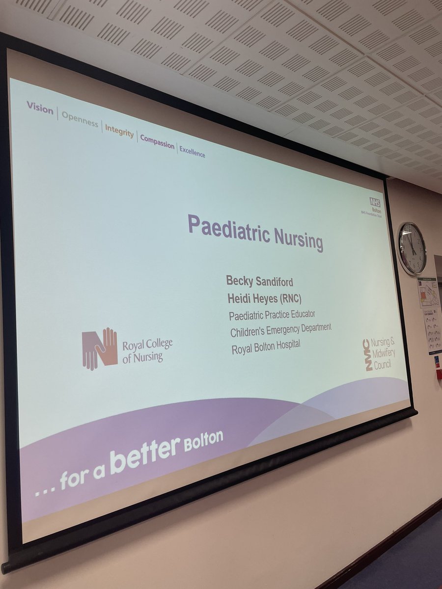 Heidi_Lea1's tweet photo. Had a fantastic afternoon on Monday, teaching college students about paediatric nursing, routes into nursing and the emergency department, followed by a teaching session on plaster casting @boltonnhsft https://t.co/rQNJCi1DTK
