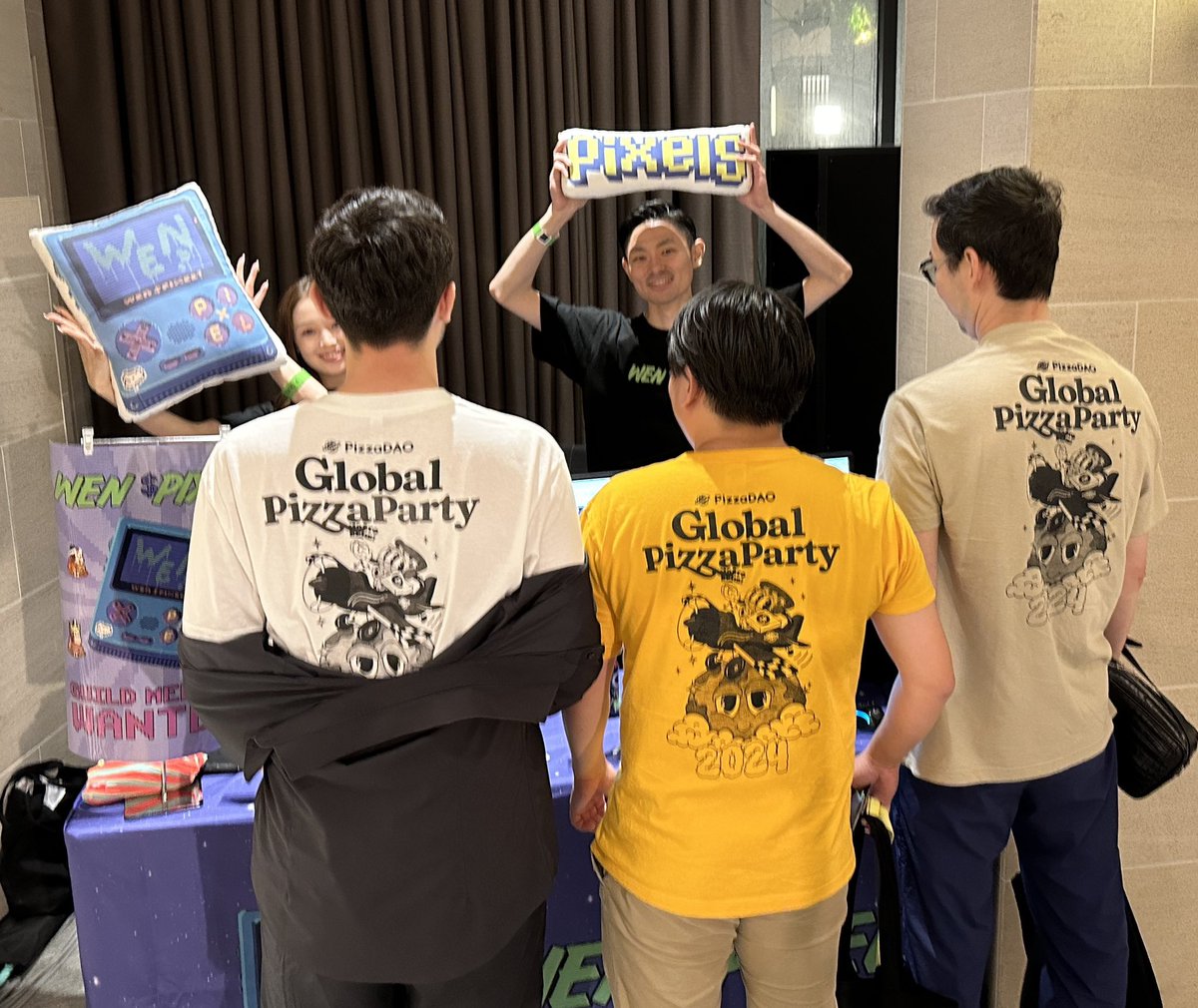 BTCPizzaDayTYO's tweet image. PizzaDAO mafia in @NFTArtTokyo with Wen$PIXELS @pixels_online 

#pizzadao @Pizza_DAO