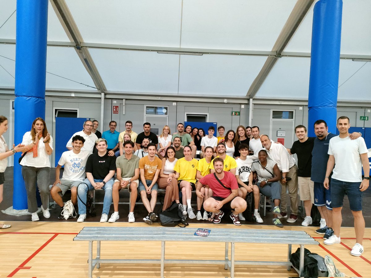 JoventutLCorts's tweet photo. 🏀 BÀSQUET 🏀
Ahir va tenir lloc la reunió anual d'entrenadors/es de la secció de bàsquet per tancar una temporada i obrir-ne una de nova que esperem que sigui magnífica

#123LesCorts @JoventutLCorts https://t.co/LfI58bfwhz