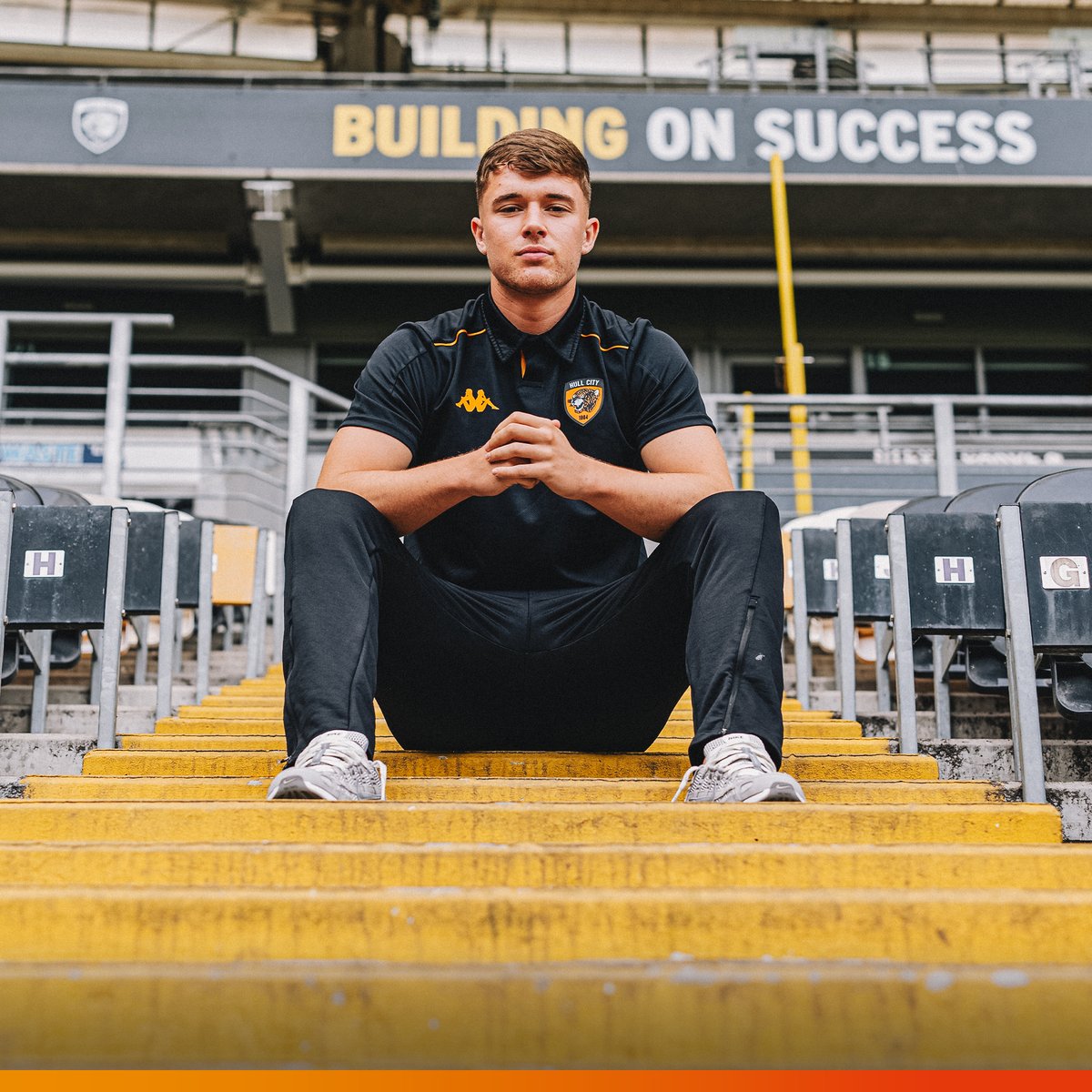 HullCityAcademy's tweet photo. ⚔️ Ex-Sheffield United Academy graduate
🦁 Trained with England Under-17s
🔴 Featured on loan for Alfreton Town

🤝 Welcome to Hull City, @georgedicko!

🐯 #hcafc #hcafcU21 https://t.co/aaS3r9EzPW