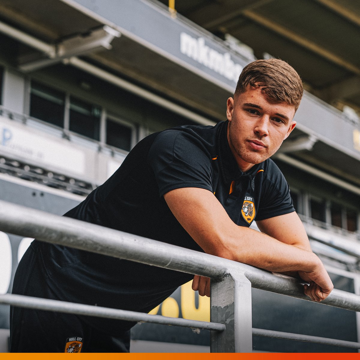 HullCityAcademy's tweet photo. ⚔️ Ex-Sheffield United Academy graduate
🦁 Trained with England Under-17s
🔴 Featured on loan for Alfreton Town

🤝 Welcome to Hull City, @georgedicko!

🐯 #hcafc #hcafcU21 https://t.co/aaS3r9EzPW