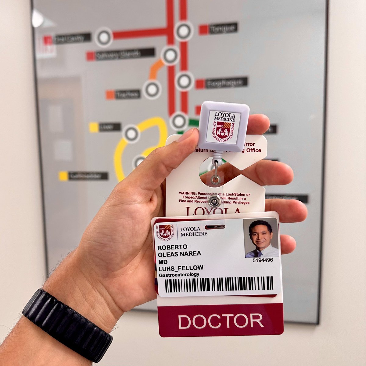 RobertOleas's tweet photo. 2014 I was shadowing my first ERCP with my mentor back home, 2024 here we are @LoyolaMedDH @LoyolaChicago @IECED https://t.co/olwmGvYGiP