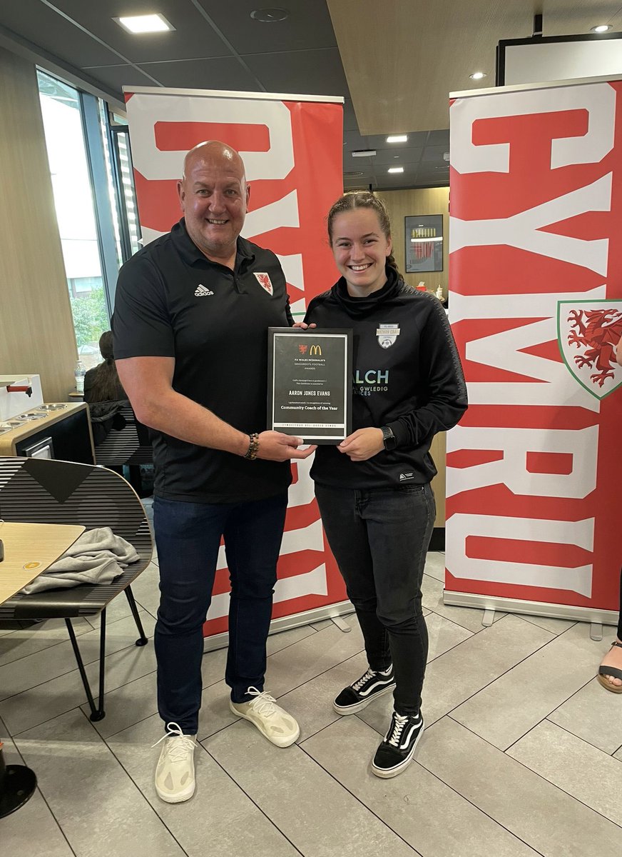 Emma Roberts tweet media