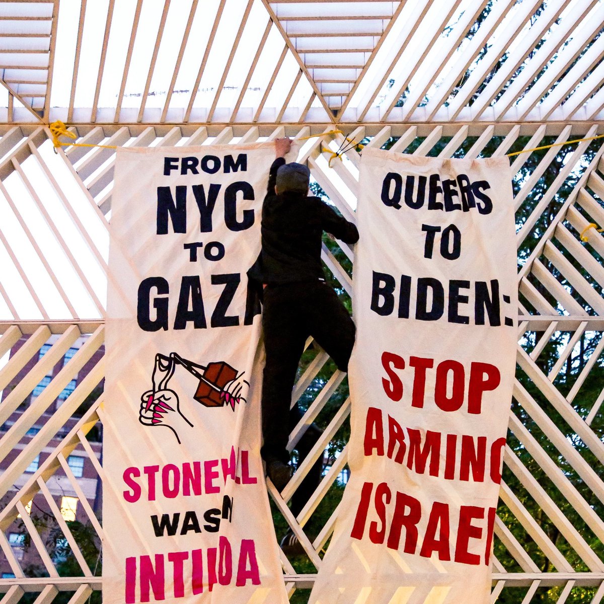 actupny's tweet image. BREAKING: On the morning of the Stonewall Monument’s Grand Opening, where Biden is set to speak, Queer and Trans New Yorkers dropped two banners across from the historic St. Vincents Hospital. “QUEERS TO BIDEN: STOP ARMING ISRAEL”. “FROM NYC TO GAZA, STONEWALL WAS AN INTIFADA”.