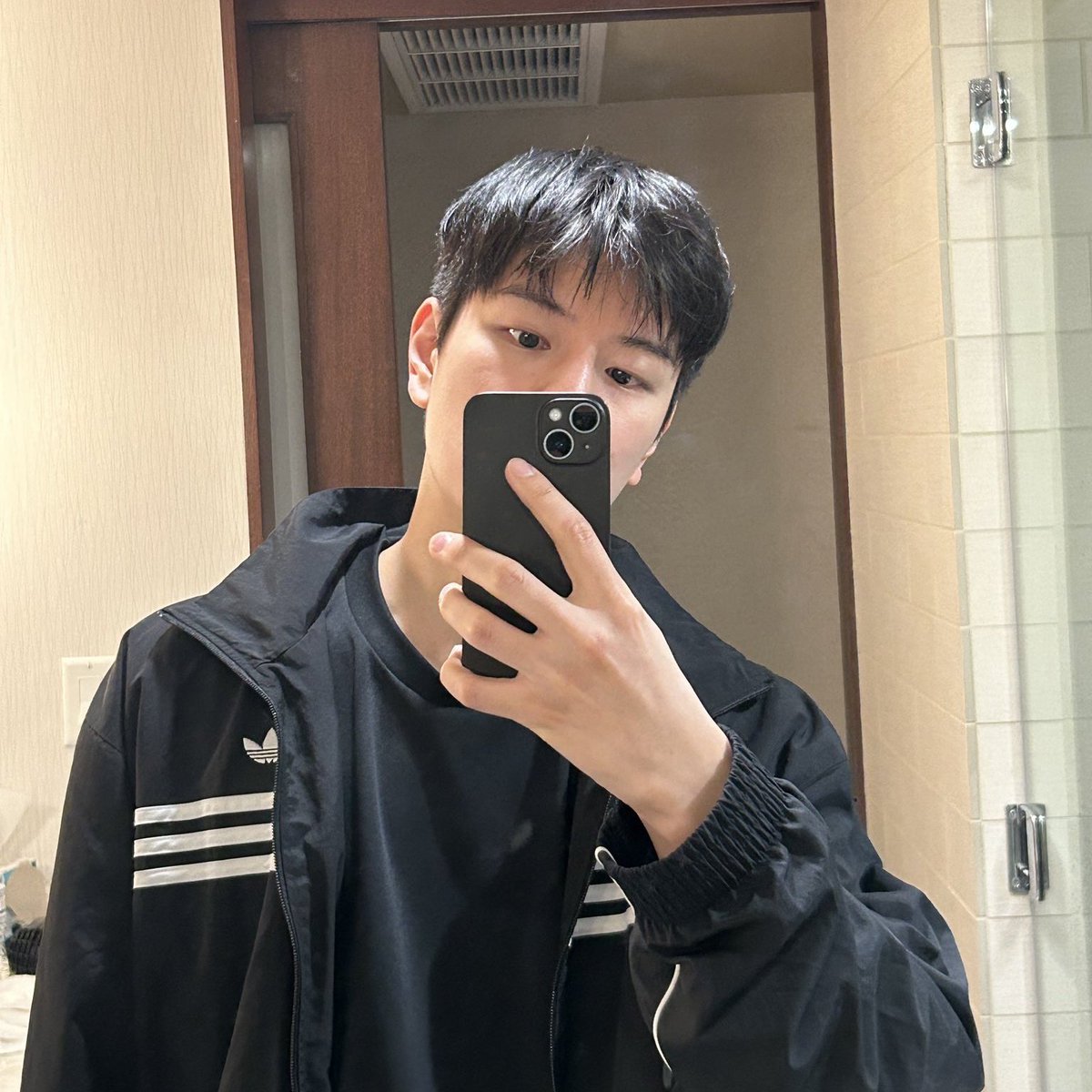 linosttar's tweet photo. el antes y el después del pelito de seungmin,  debo decir que me ENCANTA ESE CORTE 😩 https://t.co/fD7XgK2Hj4