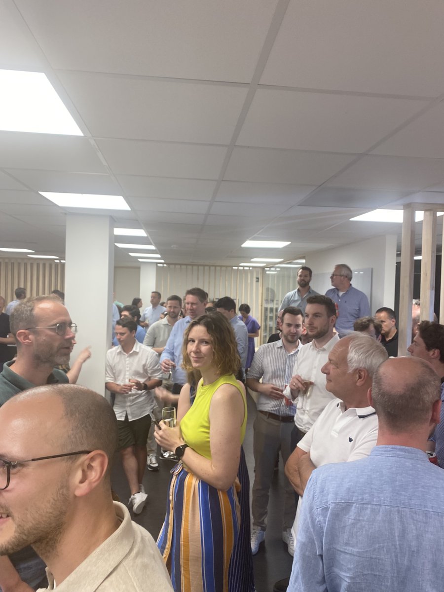 Geweldig om al onze collega's samen te zien tijdens de Check-in gisteren! Bedankt aan iedereen voor de inzet en betrokkenheid! Hey Ho Let's go!  👊🎯 

#kwartaalmeeting #teamwork #corporatenews #grenzeloos #fier