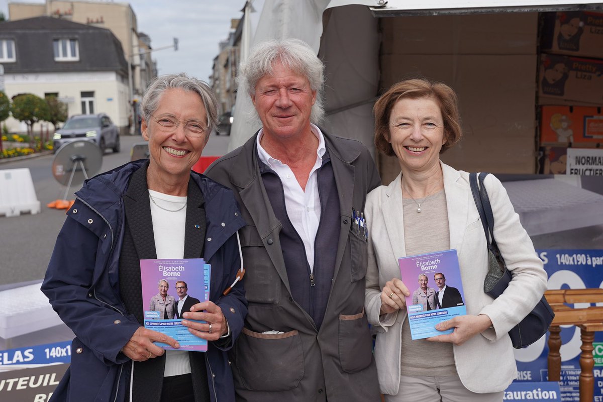 Elisabeth_Borne's tweet photo. Comme moi, vous aimez la France. Comme moi, vous tenez à notre territoire. Nous ne pouvons pas laisser notre pays tomber aux mains de ceux qui ne souhaitent qu’une chose : déconstruire plutôt que bâtir.

Dimanche, c’est l’avenir de notre pays qui se joue. https://t.co/6Ol8ZQwQmW