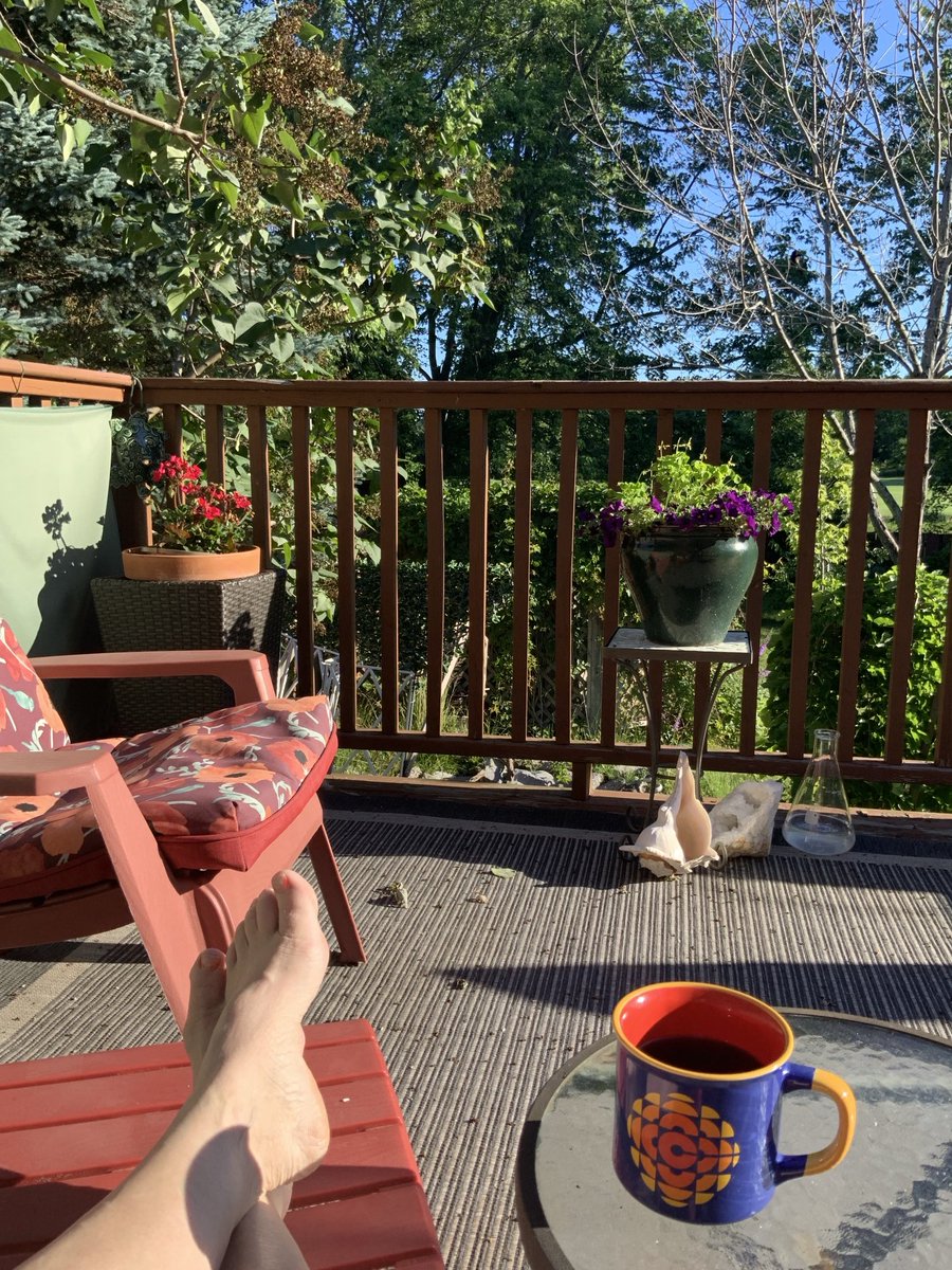 Shout out to Queens for giving us an extra day off for the Canada Day weekend (with beautiful weather to boot!).
Yay, Canada!
