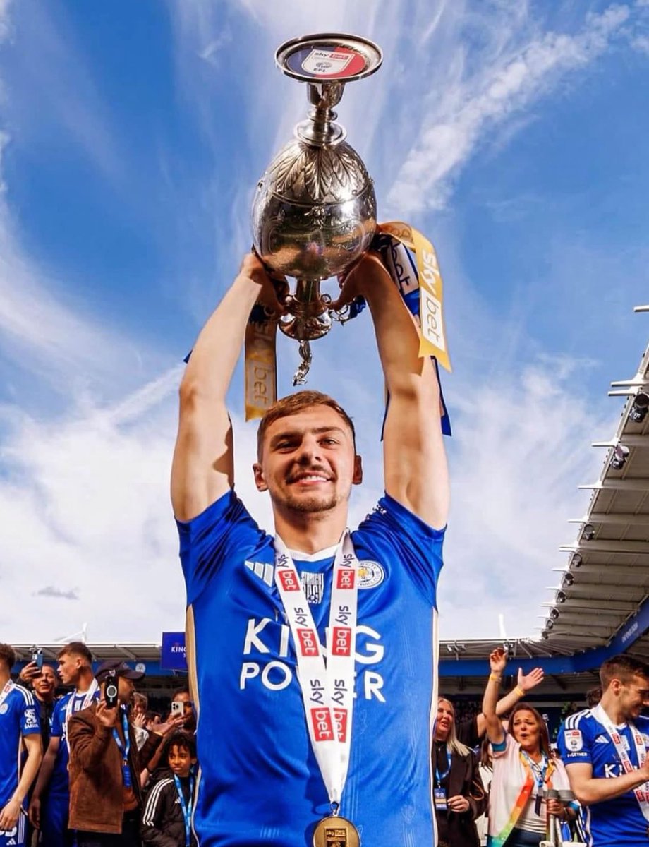 FabrizioRomano's tweet image. 🚨🔵 Chelsea approached Leicester City for Kiernan Dewsbury-Hall with plan to include players in their formal proposal.

Understand Datro Fofana and Cesare Casadei are among players being discussed.

Dewsbury-Hall, waiting for Chelsea; swap deal/move to Brighton has collapsed.