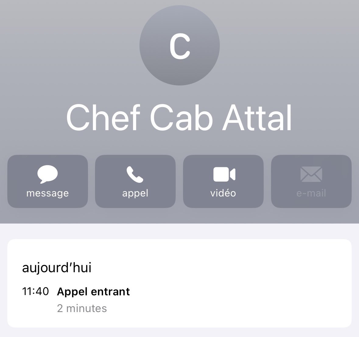 Oui vous m’avez appelé hier madame 
 <a href="/sarah_tanzilli/">Sarah Tanzilli</a> mais à 18h54 (pas 17h30), mais nous ne sommes pas à une imprécision près avec vous. 

Néanmoins, aucune information officielle jusque l’appel du cabinet de <a href="/GabrielAttal/">Gabriel Attal</a> le lendemain 20 minutes avant « l’arrivée ».