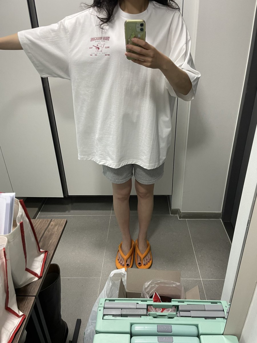 glisten_MINA's tweet image. Why i bought this one? #sizelarge #truereligion