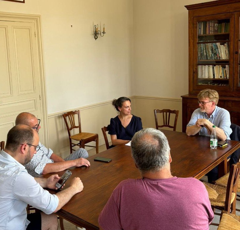 MFesneau's tweet photo. Hier à Vineuil, Saint-Claude-de-Diray, Fresnes, Cour-Cheverny, Feings et aujourd'hui à Faverolles-sur-Cher et Montrichard pour discuter de vos attentes concrètes, sur le terrain.

Pouvoir d'achat, santé, impact des réseaux sociaux, éducation : autant de sujets qui vous préoccupent, et sur lesquels je porte des engagements forts.

Ce dialogue de proximité est essentiel pour porter votre voix, agir pour répondre à vos difficultés et améliorer votre quotidien.

C'est le sens de ces permanences citoyennes, et celui de ma candidature.