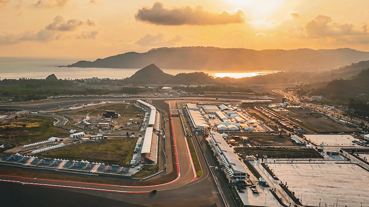 GTWorldChAsia's tweet photo. Mandalika 🤝 2025

We’re heading to the beautiful island of Lombok next year for our first-ever Indonesian event!

DRAFT CALENDAR
🇲🇾 Sepang - 2x 1-hour - April
🇮🇩 Mandalika - 2x 1-hour - May
🇹🇭 Chang - 2x 1-hour - June
🇯🇵 Fuji - 2x 1-hour - July
🇯🇵 TBC - 2x 1-hour - August
🇨🇳 TBC - 2x 1-hour - October

https://t.co/SdCaxWTa47