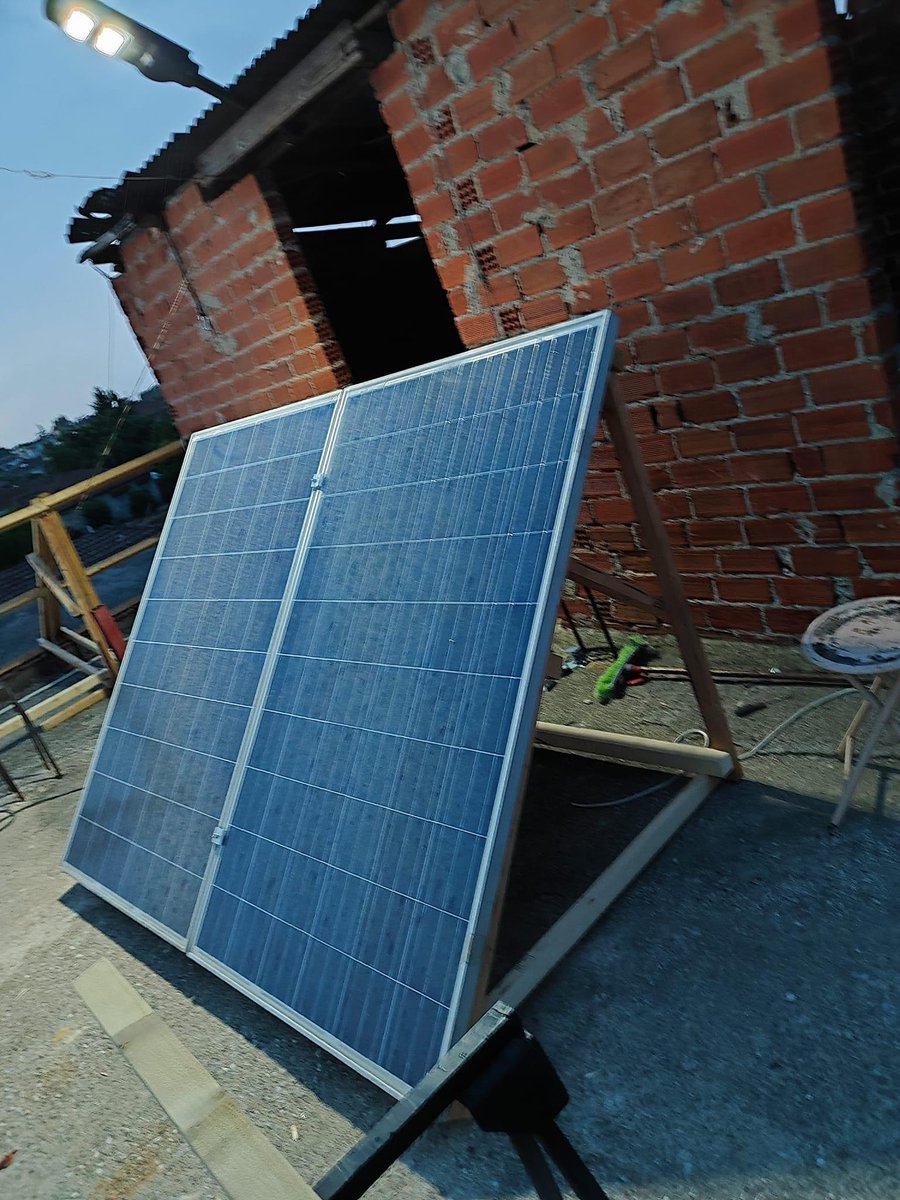 ApostolosTsiko1's tweet image. Φωτοβολταϊκές εγκαταστάσεις «ο Άγιος Πέτρος» (όχι δικό μας προφανώς)