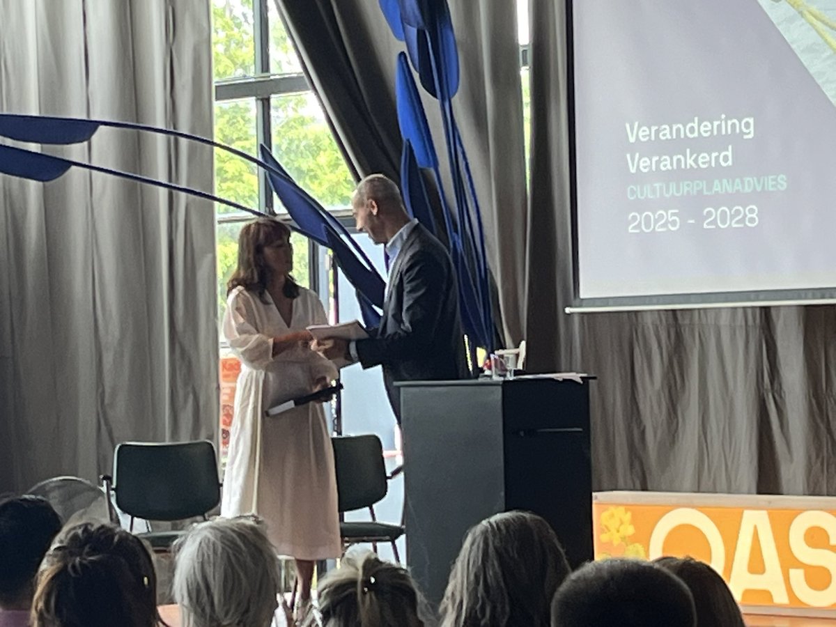 birgit donker (@birgitdonker) on Twitter photo Overhandiging van het advies ‘Verandering Verankerd’ door <a href="/meilivos/">Mei Li Vos 💙💛❤️💚</a> aan wethouder Kasmi. Met adviezen over alle tientallen culturele instellingen die een aanvraag deden bij de gemeente Rotterdam voor de periode 2025-2028. Waaronder het <a href="/nlfotomuseum/">Nederlands Fotomuseum</a> dat een positief advies kreeg. Overhandiging van het advies ‘Verandering Verankerd’ door <a href="/meilivos/">Mei Li Vos 💙💛❤️💚</a> aan wethouder Kasmi. Met adviezen over alle tientallen culturele instellingen die een aanvraag deden bij de gemeente Rotterdam voor de periode 2025-2028. Waaronder het <a href="/nlfotomuseum/">Nederlands Fotomuseum</a> dat een positief advies kreeg.