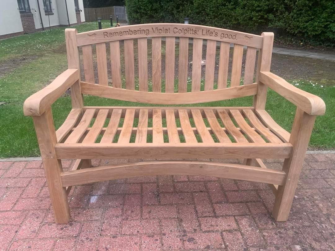 A lovely donation from Violets family for this delivery of memorial bench for Violet. Violet will always be part of us at Millbeck.