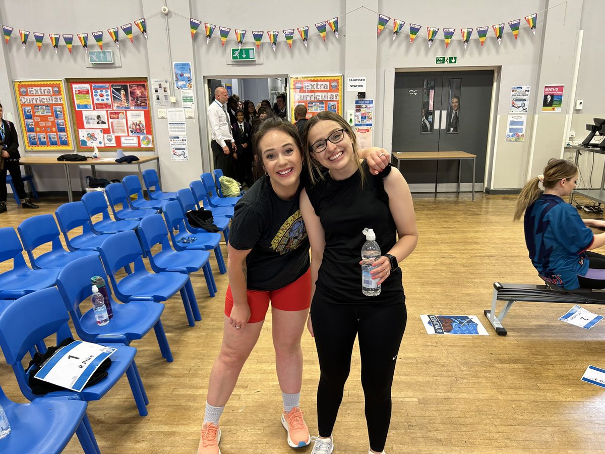 EtoneCollege's tweet photo. Second stint done! Bossing it! 🚣♀️ 🗼@matrixacademy #RowYourBoat https://t.co/hVTmzB0eCZ