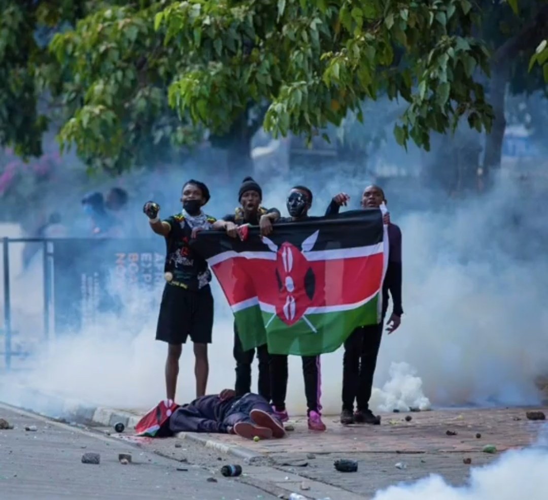 Vj_dennoh's tweet photo. @WilliamsRuto You called us criminals and treasonous, you went ahead to applaud police for killing us, our only mistake was asking for our right. I will never forget this. https://t.co/LEirFtpqEh