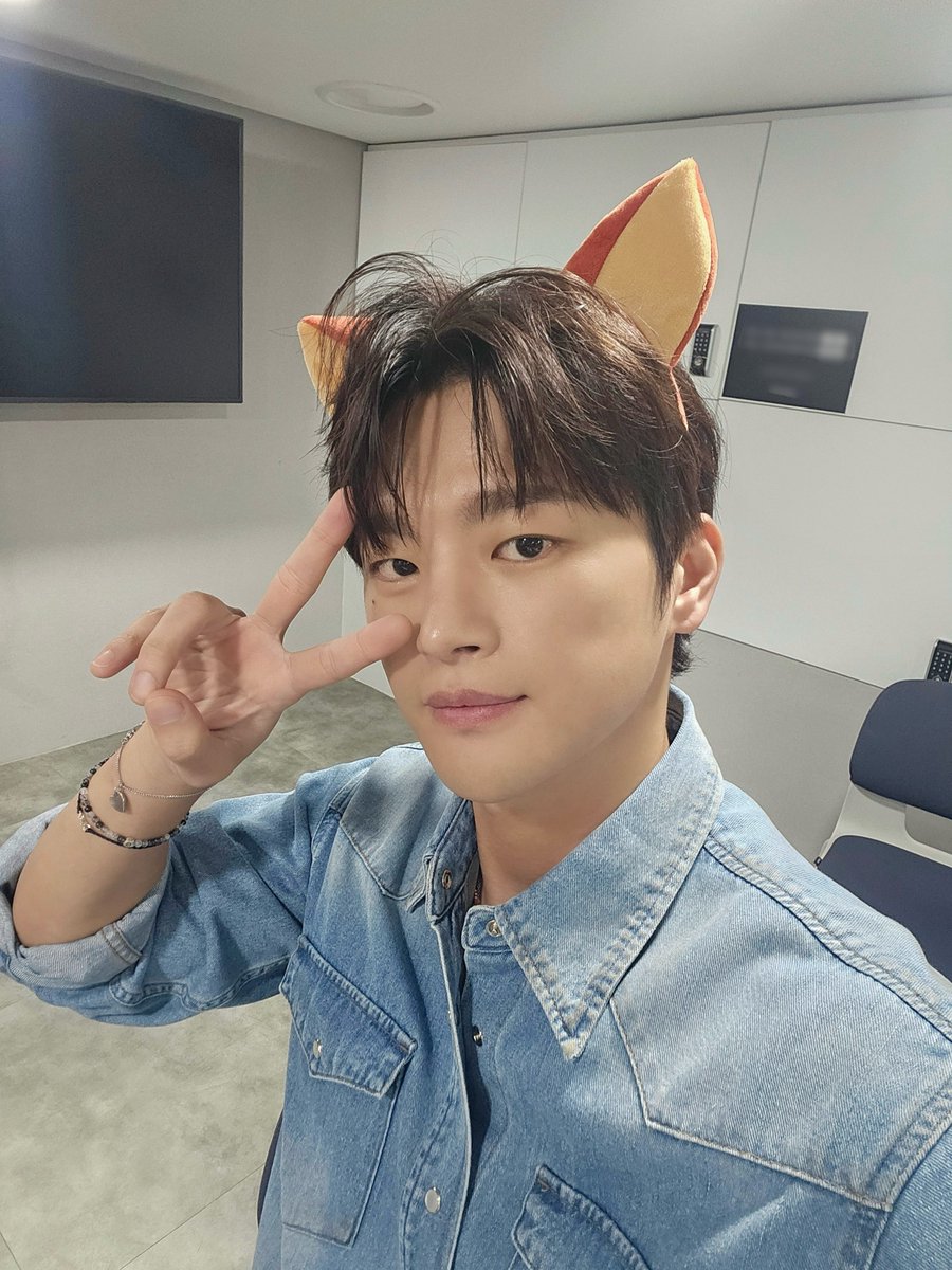 Whatsup_Inguk's tweet photo. [#📸]
🔔띵동
여우 잉구기 도착했습니다🦊💜

#SEOINGUK #서인국 #ソ・イングク
#COMEBACK #Out_of_time https://t.co/zdn5vYOnJ9