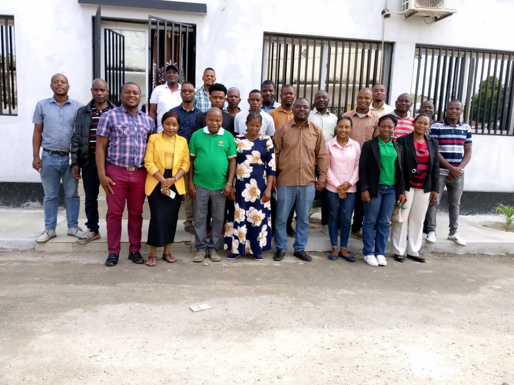 AcdivocaMZ's tweet photo. De 26 a 28 de Junho, 2024 a Direcção Provincial de Agricultura e Pescas (DPAP), em parceria com o IPEME treina 19 agrodealers e 8 facilitadores comunitários de agronegócio em matéria de elaboração de planos de negócio e orientação para o mercado no Distrito de Mogovolas.
#resina https://t.co/geKsBy3IjW