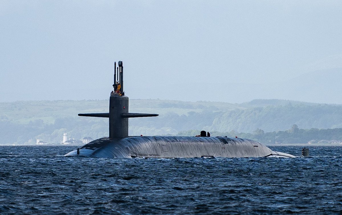 SheilaLWeir's tweet photo. 🇺🇸 US Navy submarine inbound to Faslane today #ohioclass #submarine #submariner @USNavy @RoyalNavy @HMNBClyde #navy #naval #shipping #firthofclyde https://t.co/Q3ov5oe2F6