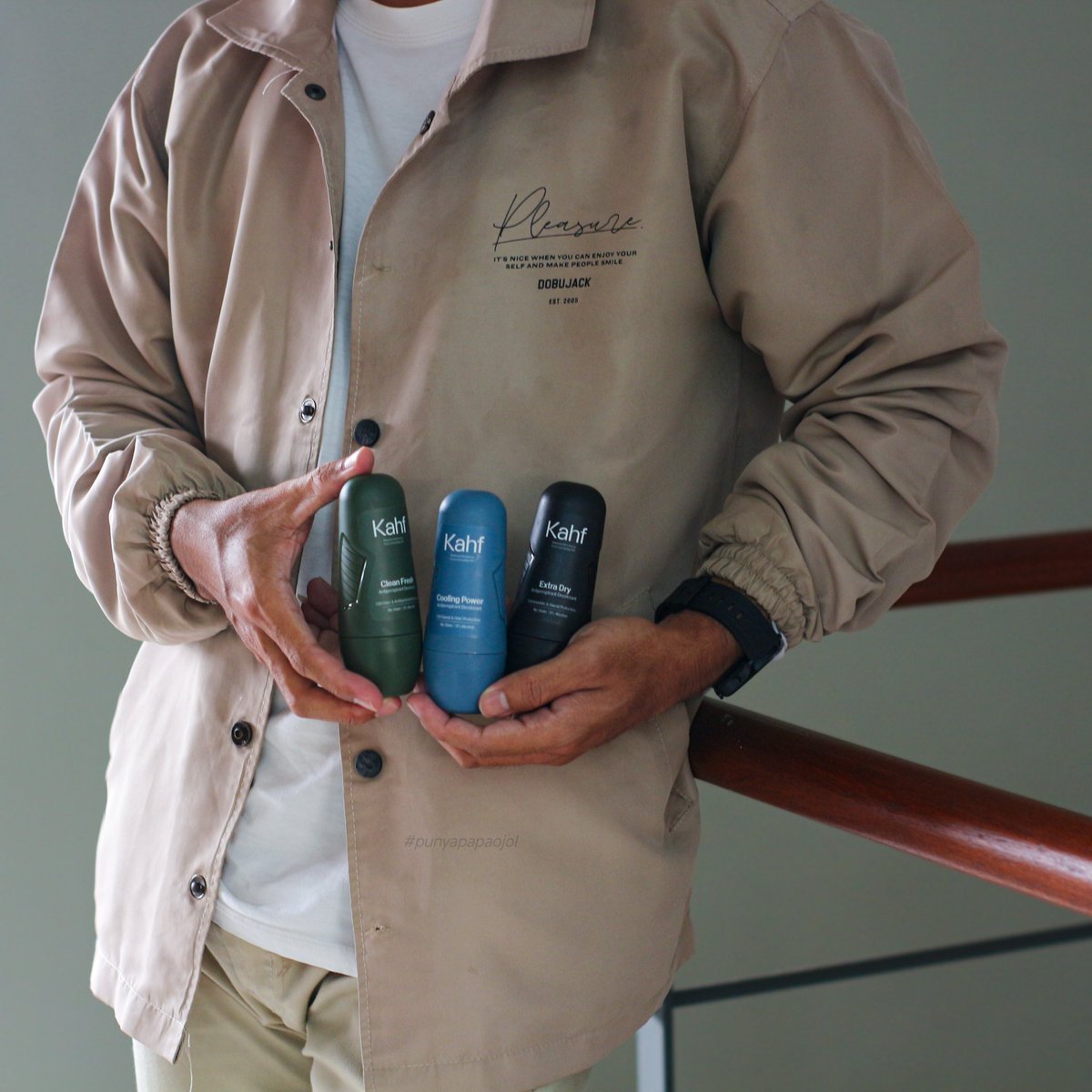 Mau racunin cowo-cowo sama Antiperspirant Deodorant dari Kahf!

Deodorant yang bikin nyaman dan enjoy aktivitas seharian karena engga bikin keti berbau dan tentu nya tetap kering berkat Smart Sync Tech yang baru pertama kali ada di product Deodorant.