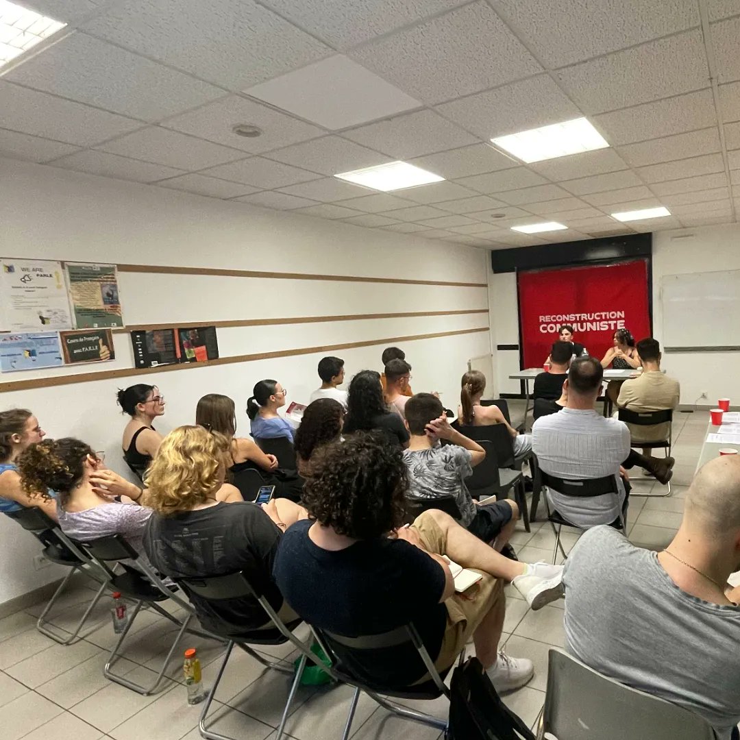 ReCommuniste's tweet photo. Réunion publique sur la situation politique et la nécessité d'organiser une opposition extra-parlementaire.

Après une présentation, nous avons pu débattre autour de la caractérisation de la période et de la position à adopter vis à vis des organisations réformistes. https://t.co/laexsgtY7s