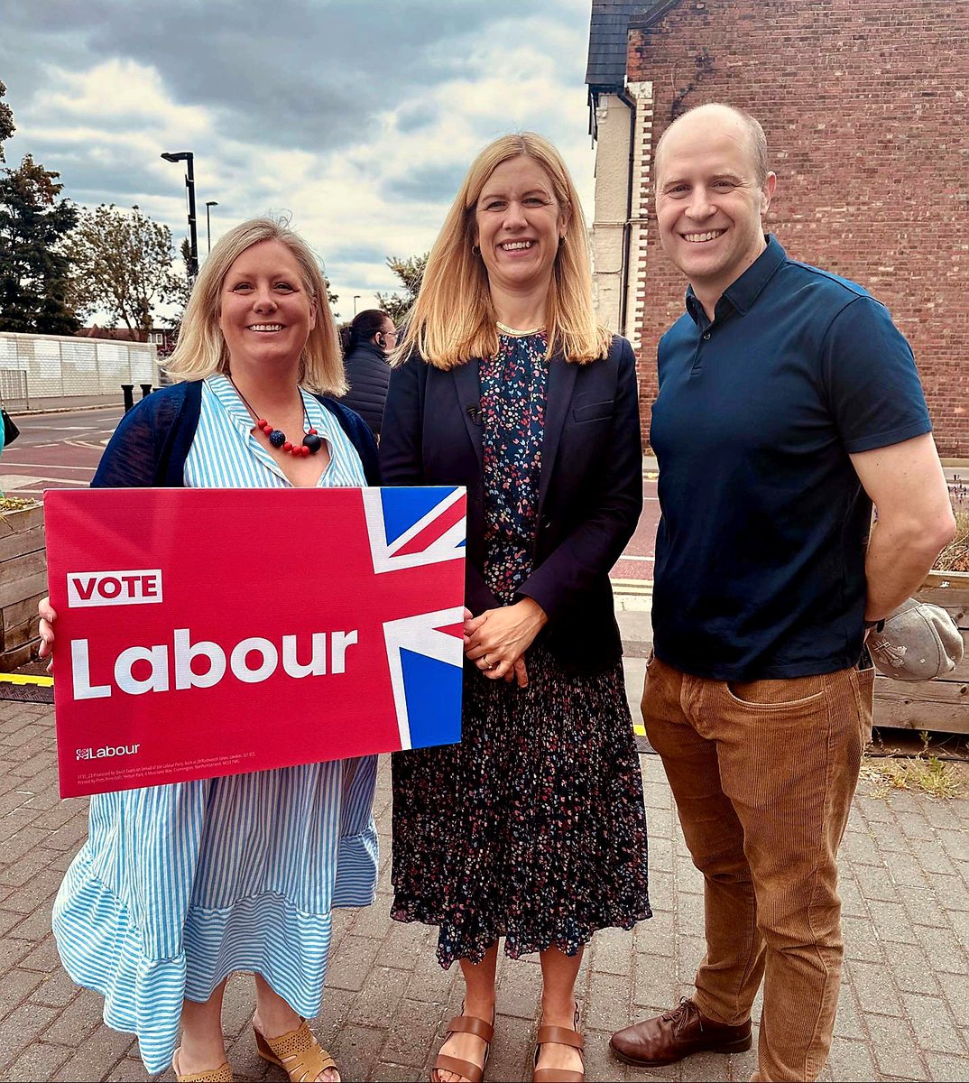 mikesmithldn's tweet photo. Great to have @elliereeves join us in #Croydon today! Change is coming on July 4th!🌹 https://t.co/3VgqFnSzQz