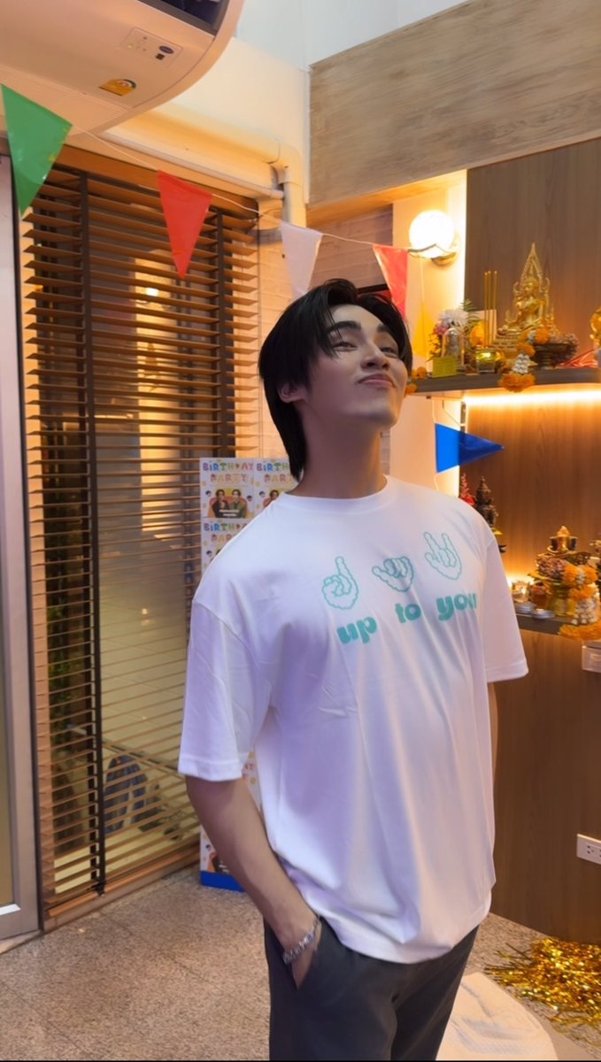 นี่แงะะะะะ คนเชิ้ด (แคปมาจากวีดีโอ)

UP POOM RECONCILE
#MyStandinEP10