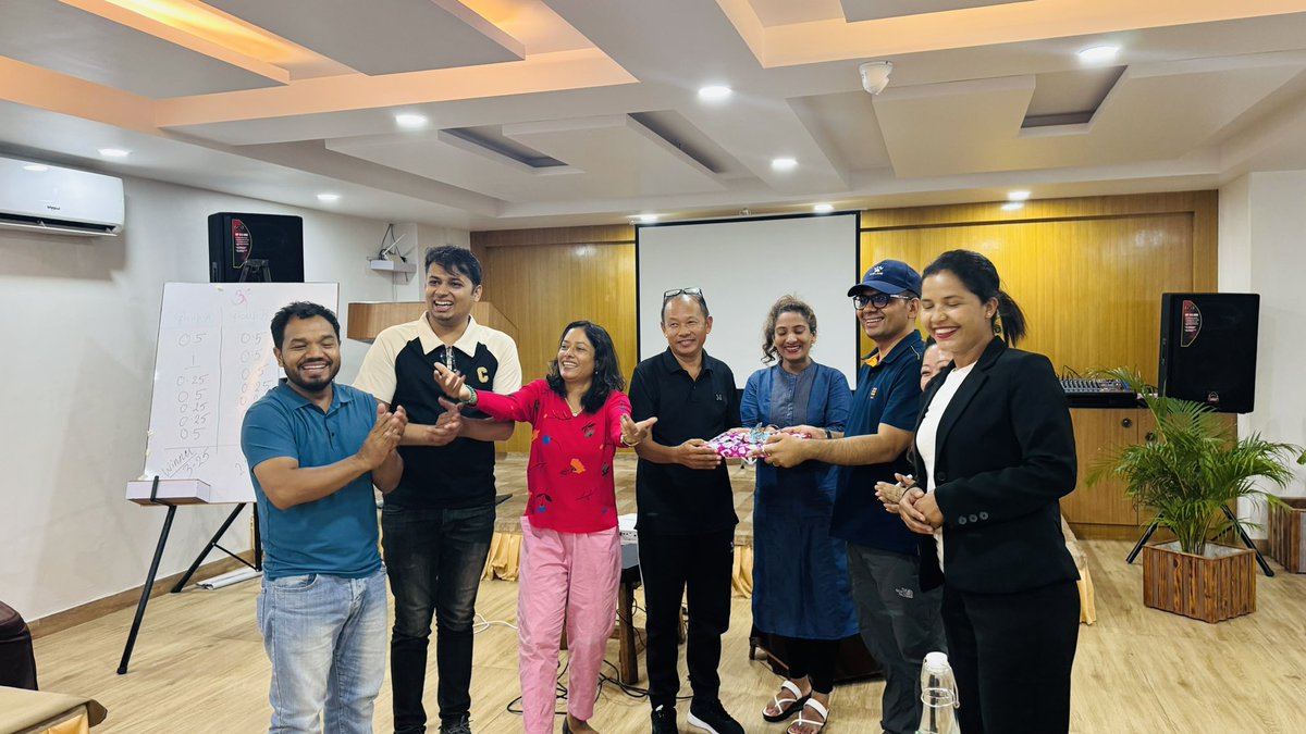 gitakandel6's tweet image. लिनि र दिने काम भेा रमाइलो भयो