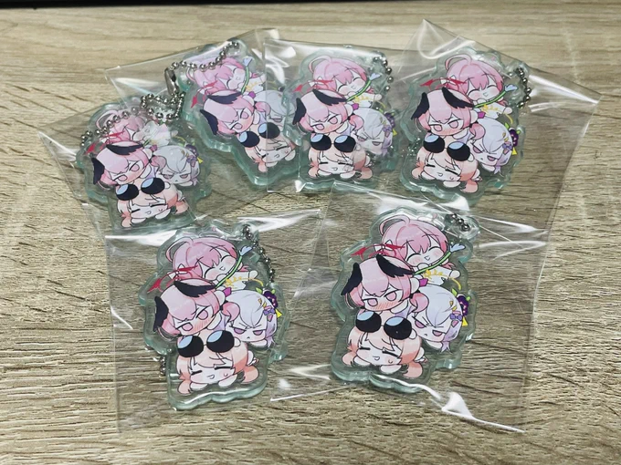 明日持っていくアクキー袋に入れた!それっぽい!かわいい! コレとヒナ本セットだとワンコイン!