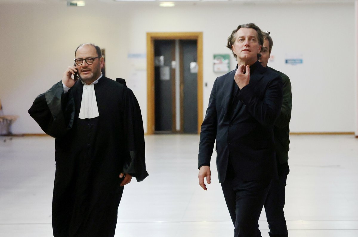 le_Parisien's tweet photo. 🔴 Dominique Boutonnat, le président du CNC, condamné à trois ans de prison dont un ferme pour agression sexuelle.

Son filleul l’accusait de l’avoir embrassé de force et agressé sexuellement lors d’un séjour en Grèce en août 2020

➡️ https://t.co/S9KUJhecN2 https://t.co/Bt1yH3YtRk