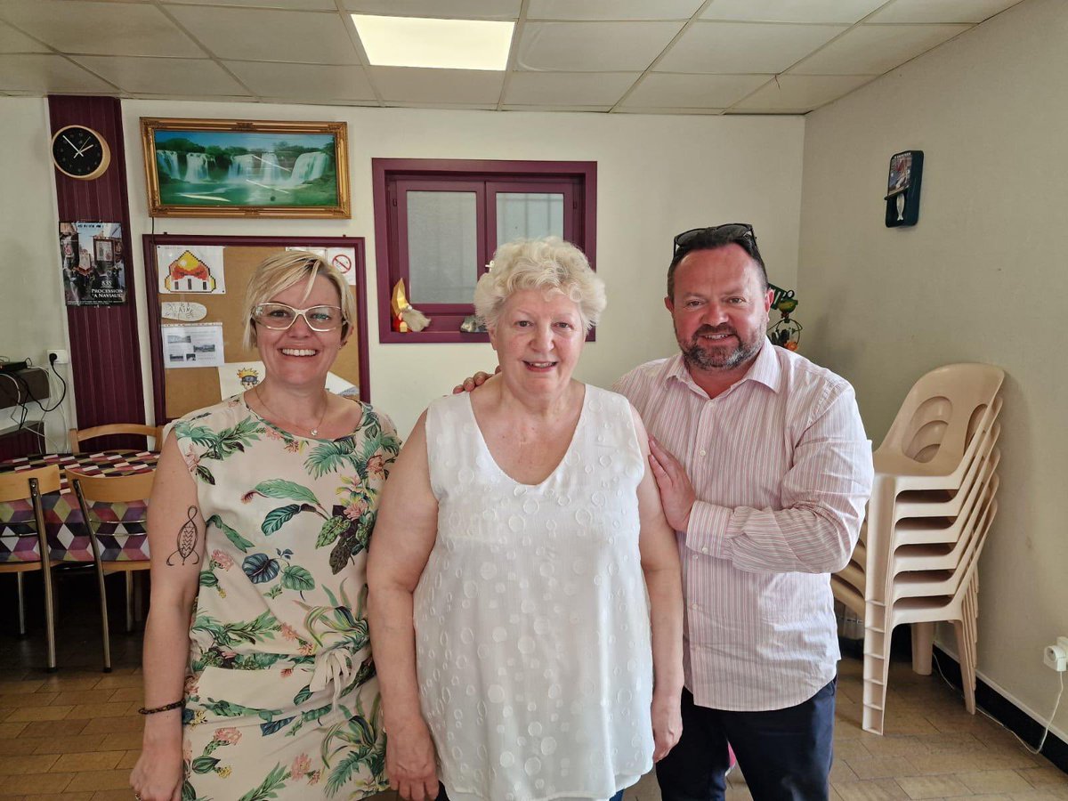 BrunoBilde's tweet photo. Merci Chantal pour ton accueil formidable !
« Chez Chantal » est une institution non seulement à #Violaines mais aussi dans tout le Bassin minier #Circo6212
Nos commerçants de proximitĂ© doivent ĂȘtre soutenus, ils font vivre nos communes. https://t.co/C3FsgAv6xg
