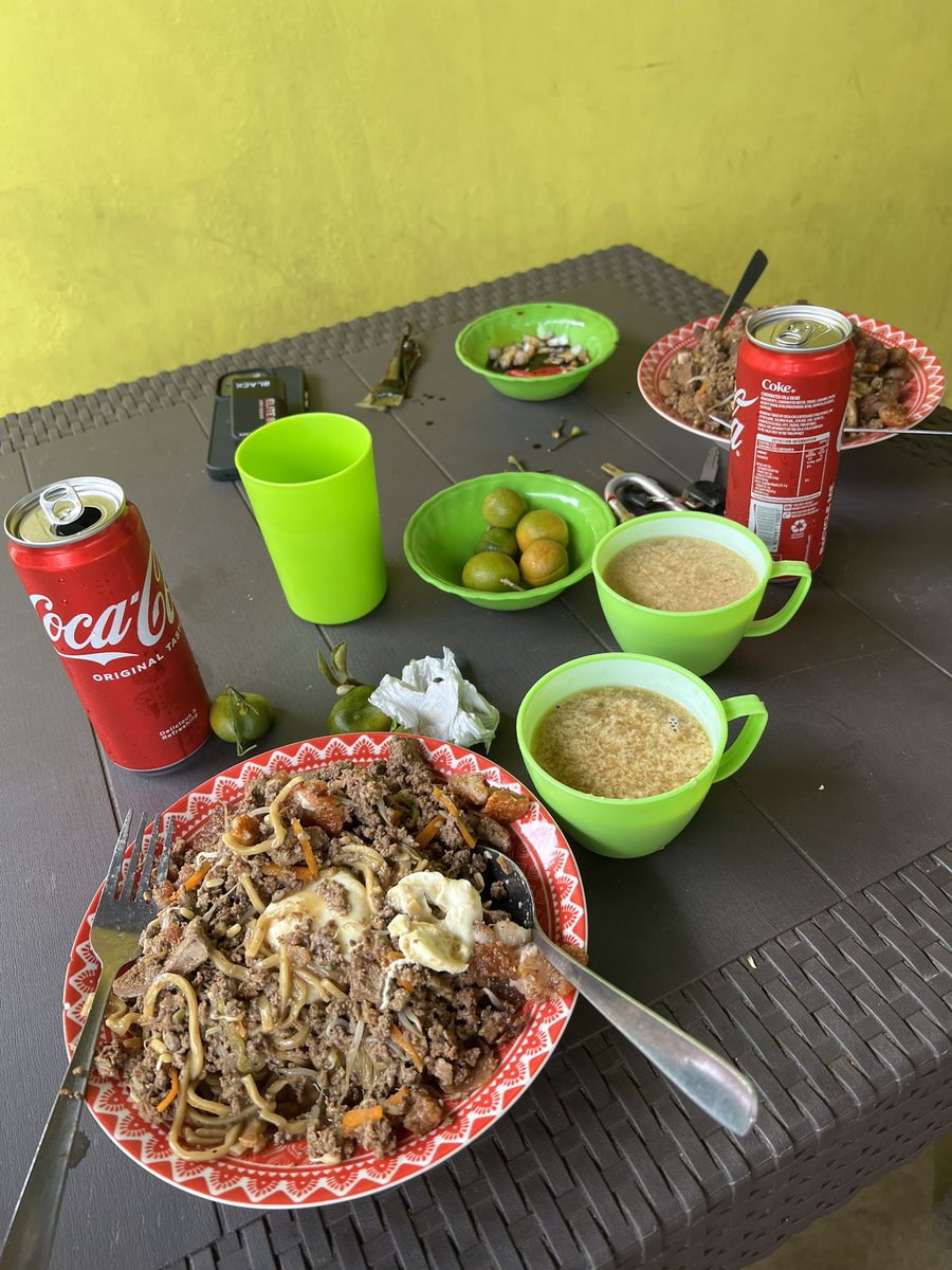 mitzicrayyy's tweet photo. Rainy day is pancit day 🤎 https://t.co/GxpMirtEfO