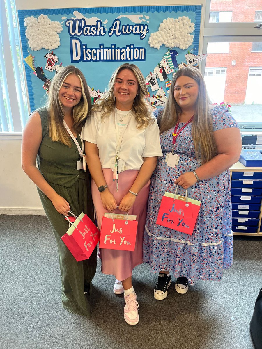 RMPSMissThomson's tweet photo. NQT complete✅ could not have asked for a better year at @theparkmains🤍 next stop Ardrossan Academy! https://t.co/whZdRVi1j1